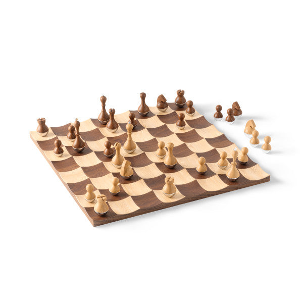 Umbra schaakspel Wobble – 38 x 38 x 11 cm – Walnoot